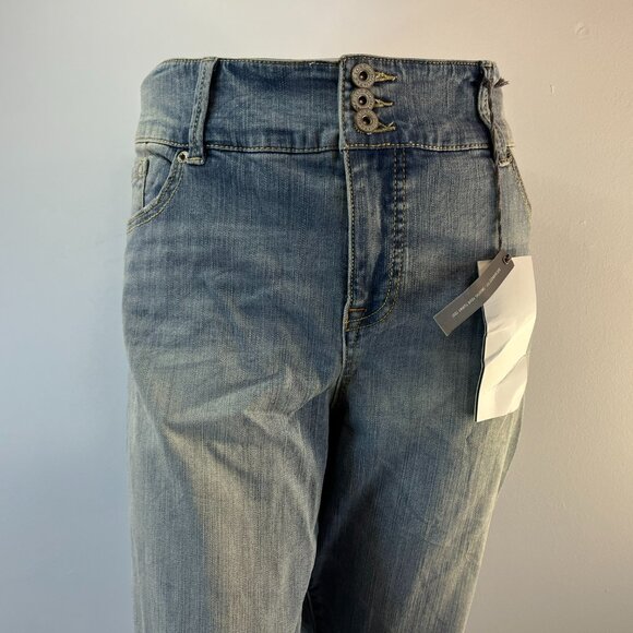 Torrid Women's Premium Stretch Ankle Light Wash Jeggings - Size 24R - NWT - Picture 4 of 6